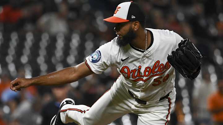 O’s trade Seranthony Domínguez to Blue&nbsp;Jays