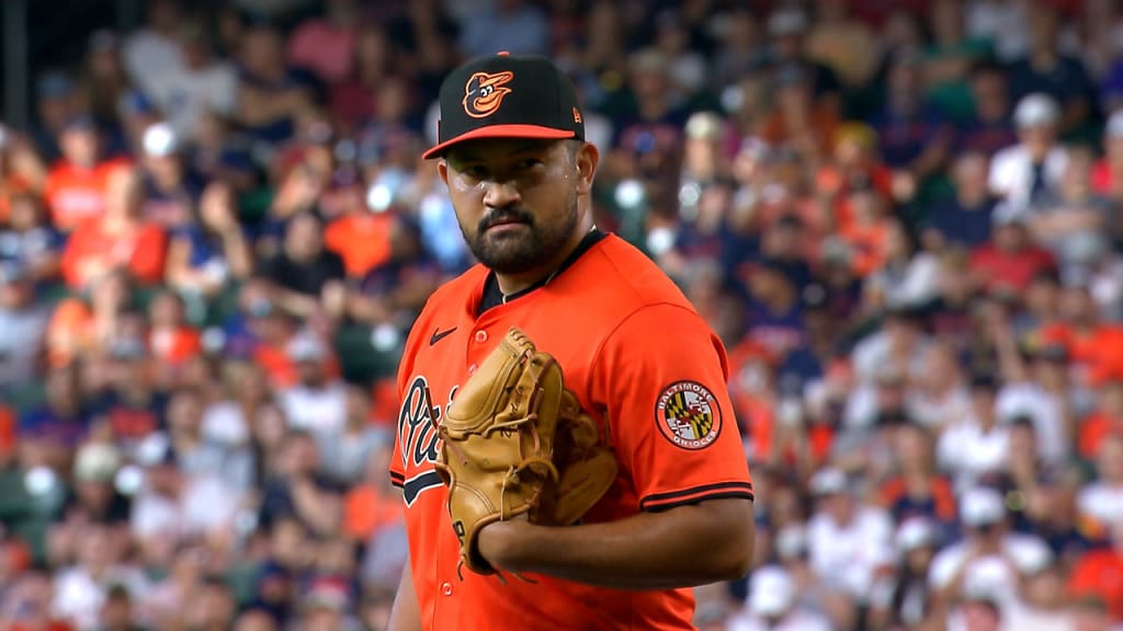 O’s bring back Rico Garcia and Luis Vázquez on 1-year&nbsp;deals